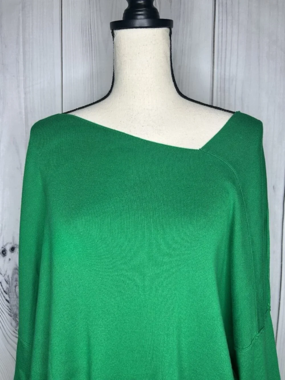 Umgee green neck